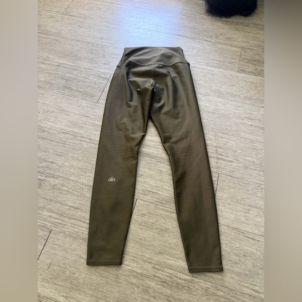Alo Yoga 7/8 High-Waist Airlift Leggings - Picture 4 of 6